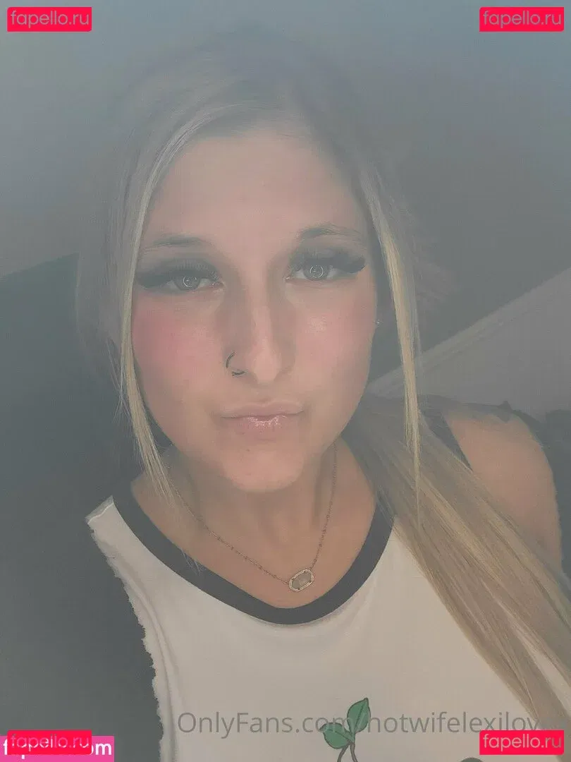 hotwifelexilovex Onlyfans Photo Gallery 