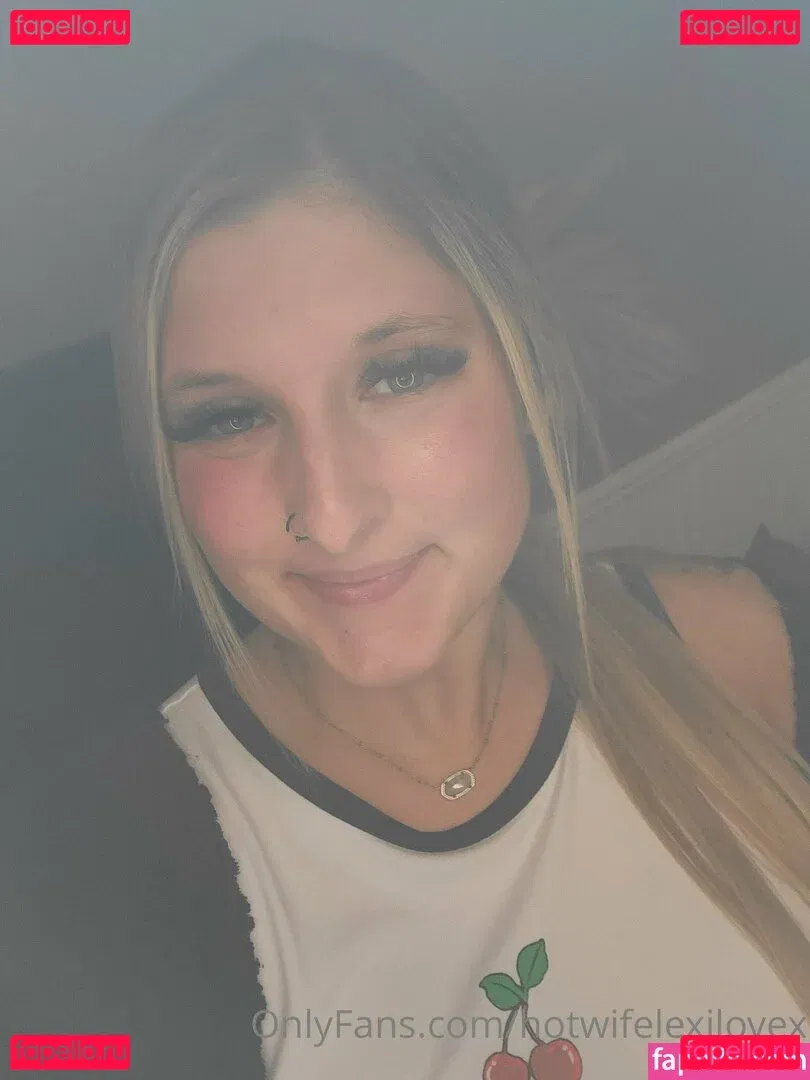 hotwifelexilovex Onlyfans Photo Gallery 