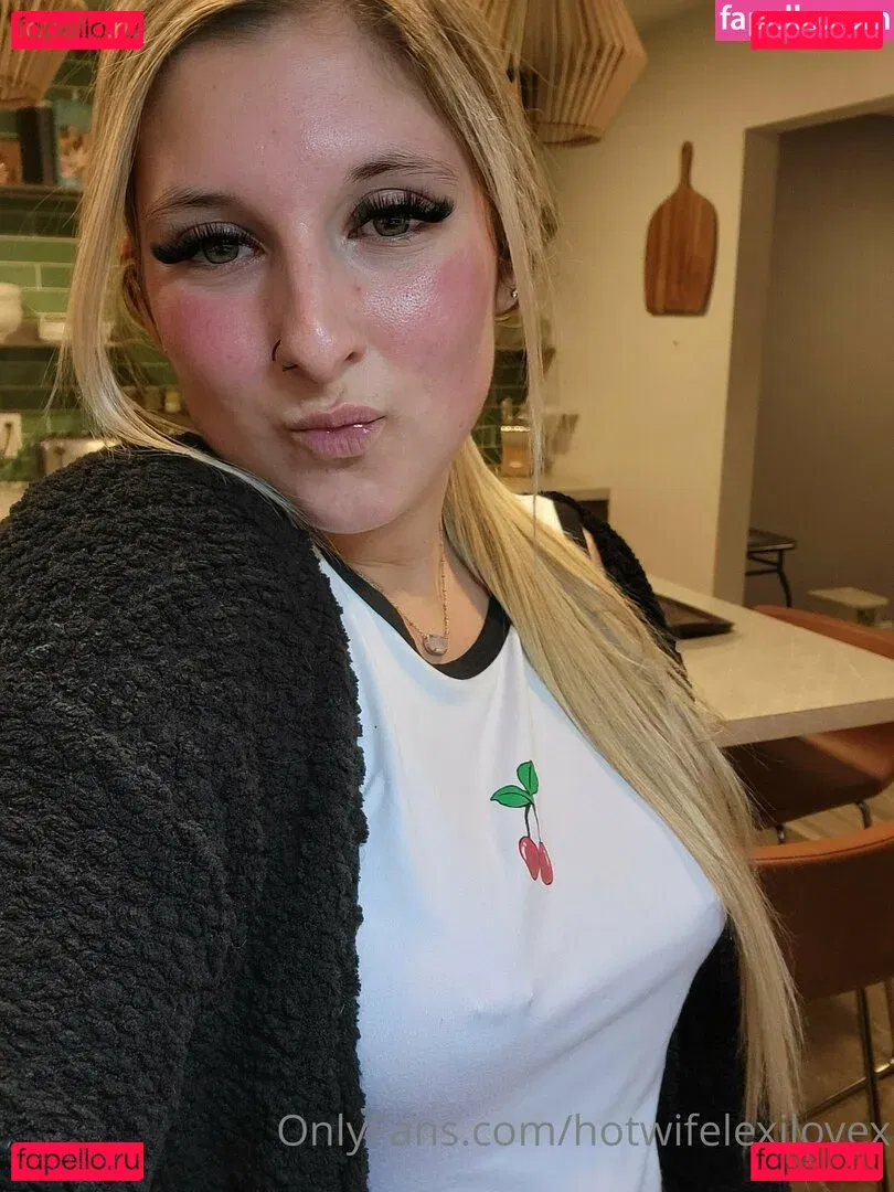 hotwifelexilovex Onlyfans Photo Gallery 