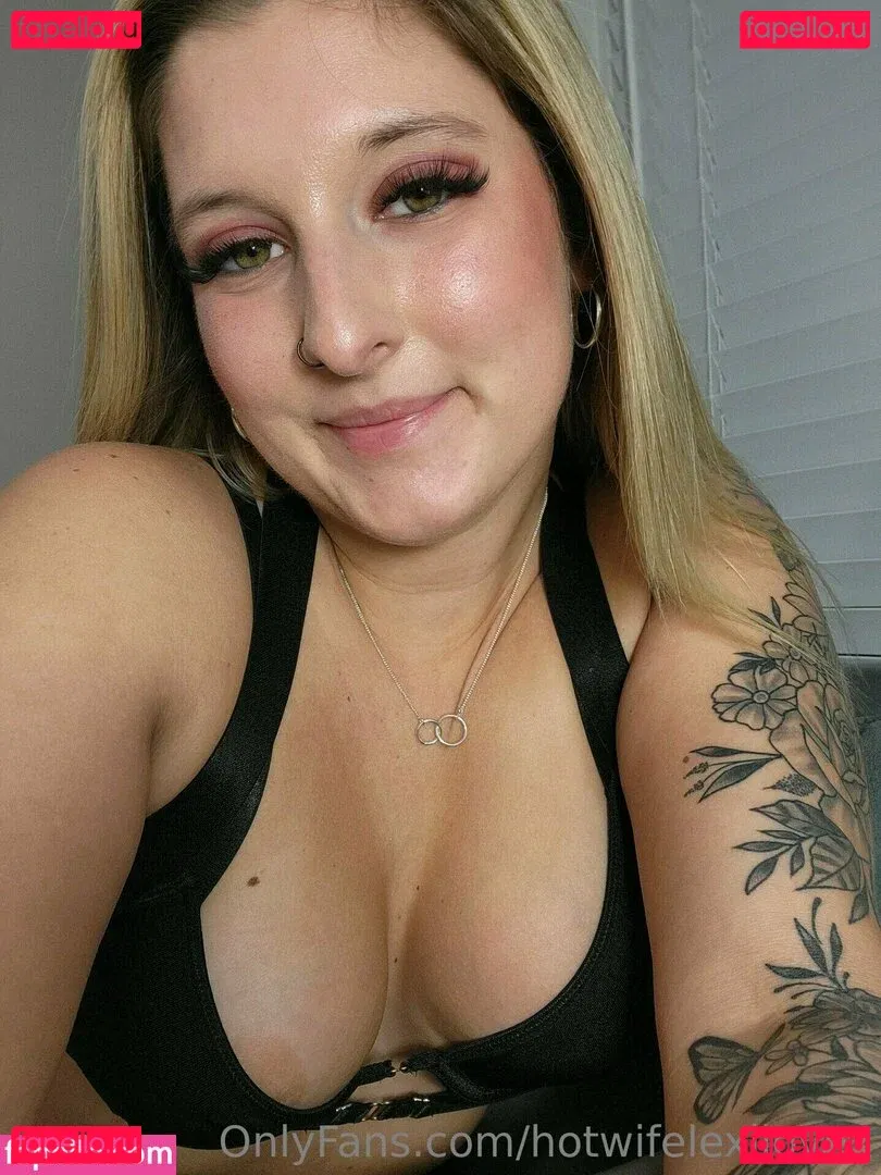 hotwifelexilovex Onlyfans Photo Gallery 