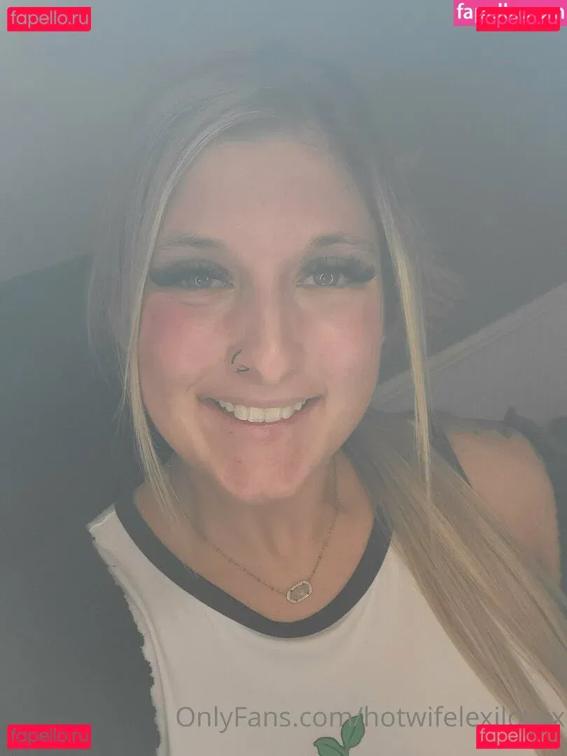 hotwifelexilovex Onlyfans Photo Gallery 