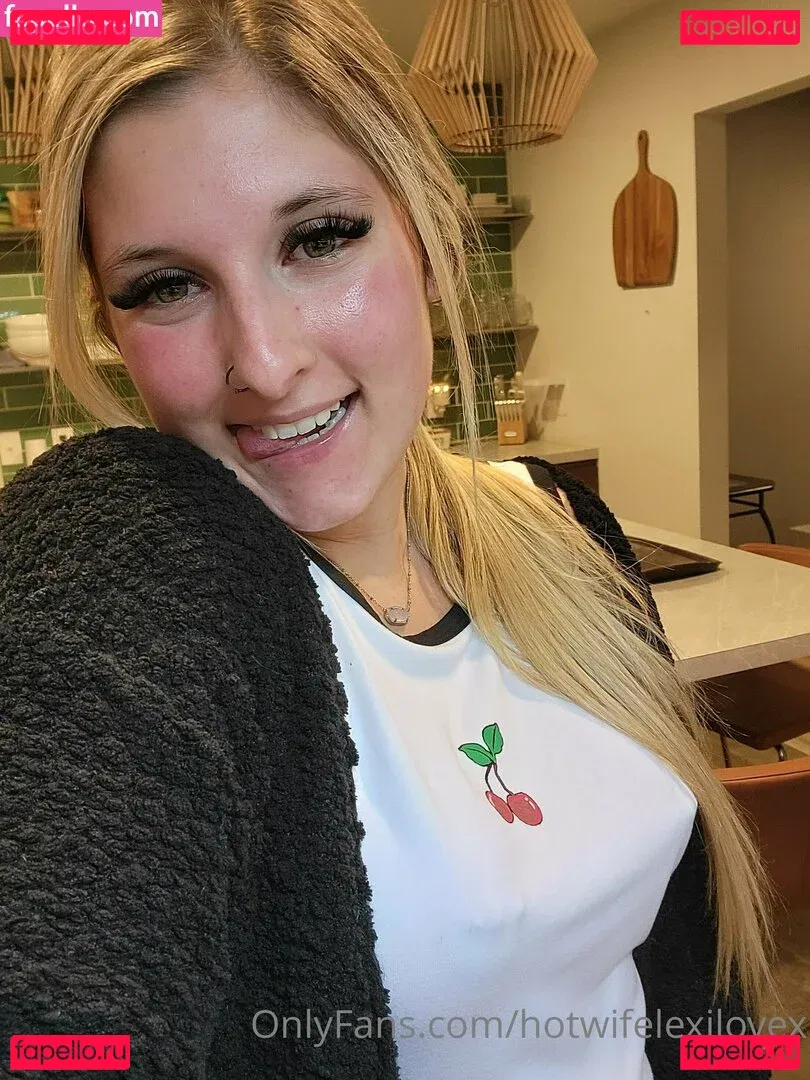 hotwifelexilovex Onlyfans Photo Gallery 