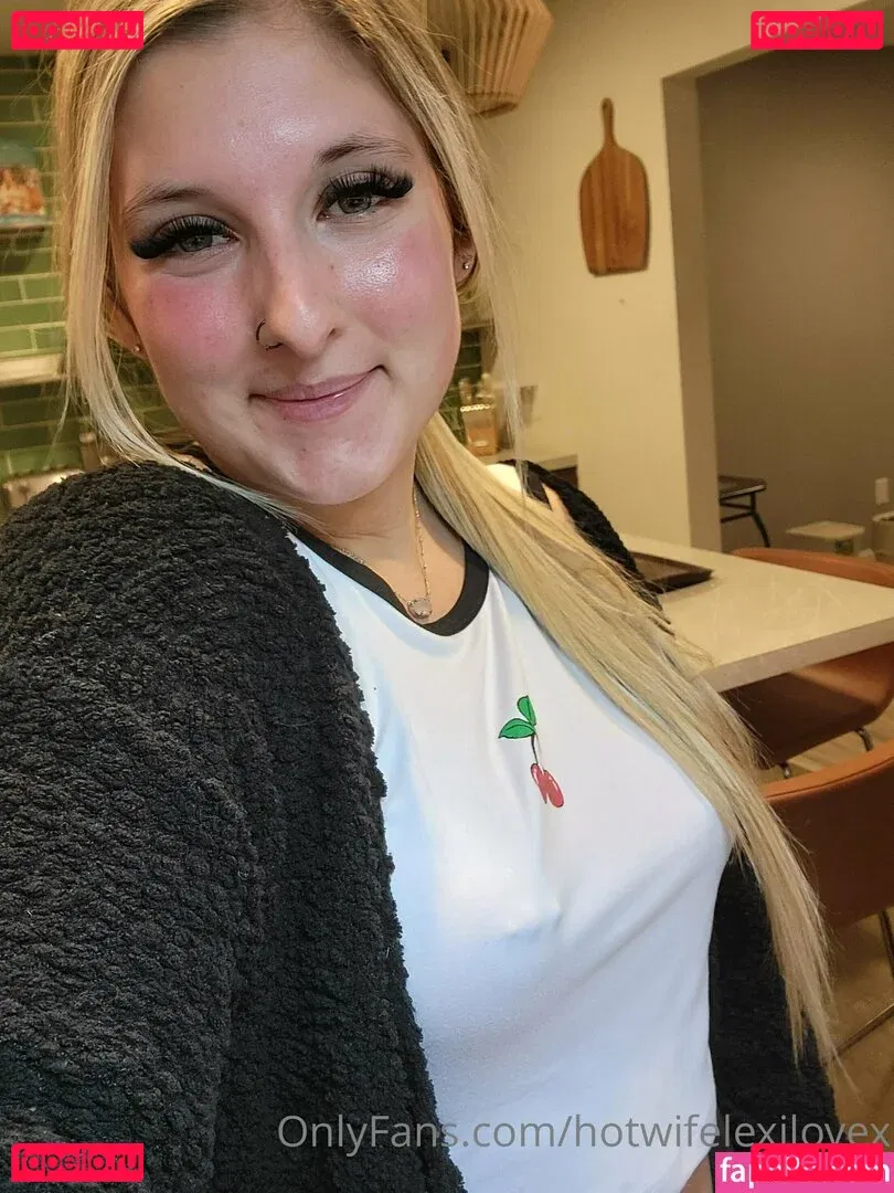 hotwifelexilovex Onlyfans Photo Gallery 