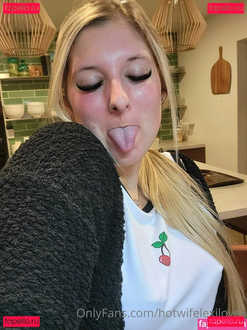hotwifelexilovex Onlyfans Photo Gallery 