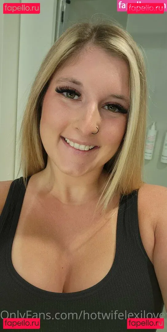 hotwifelexilovex Onlyfans Photo Gallery 