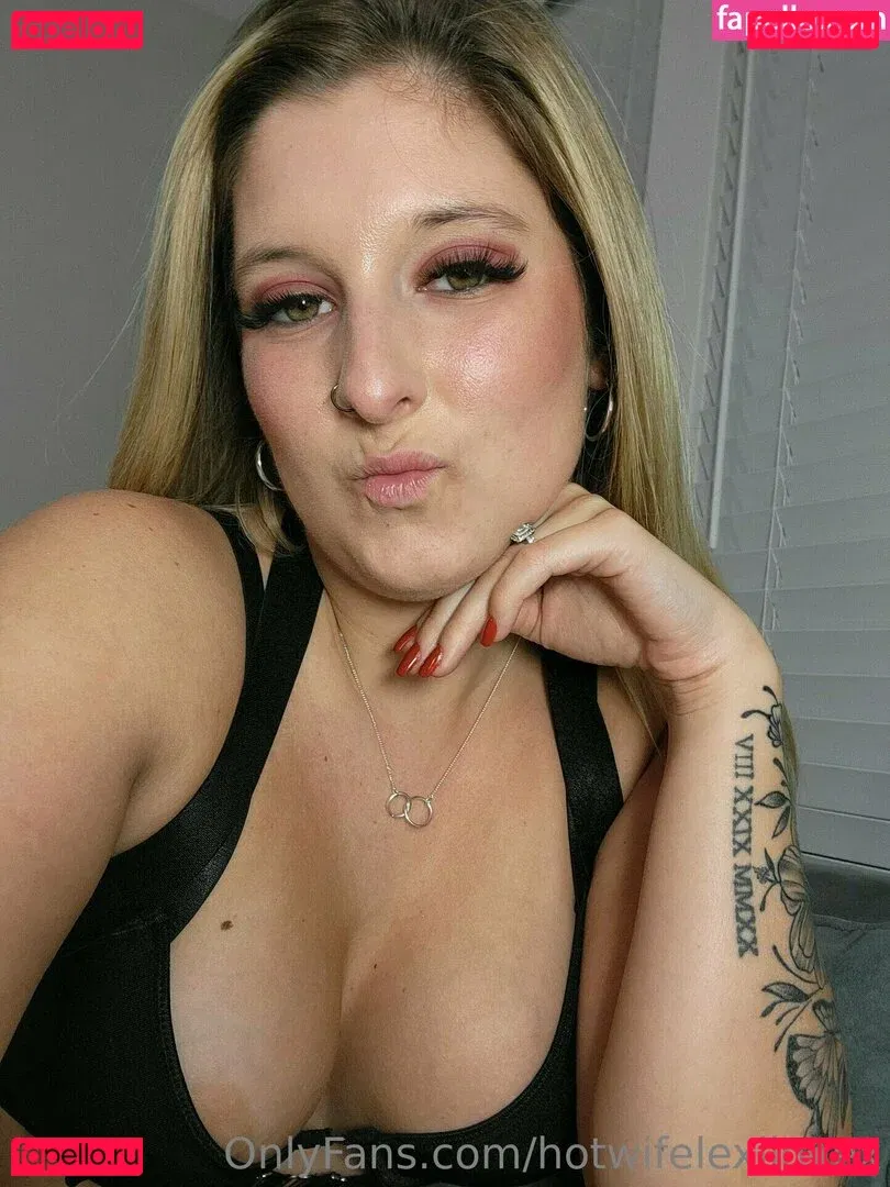 hotwifelexilovex Onlyfans Photo Gallery 