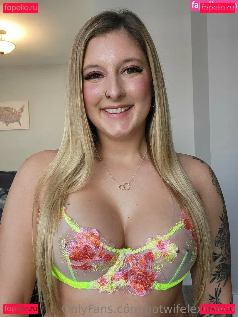 hotwifelexilovex Onlyfans Photo Gallery 