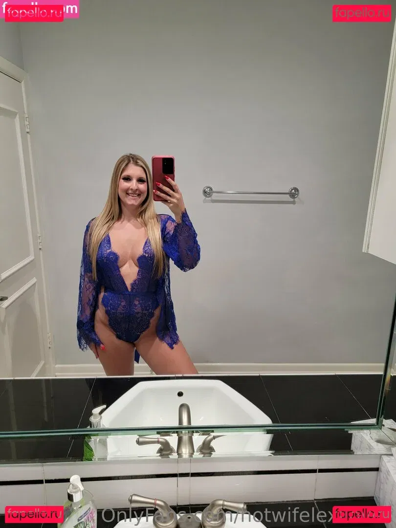 hotwifelexilovex Onlyfans Photo Gallery 