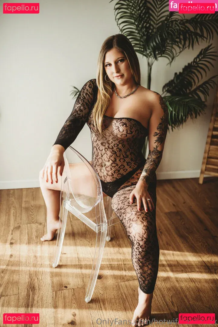 hotwifelexilovex Onlyfans Photo Gallery 