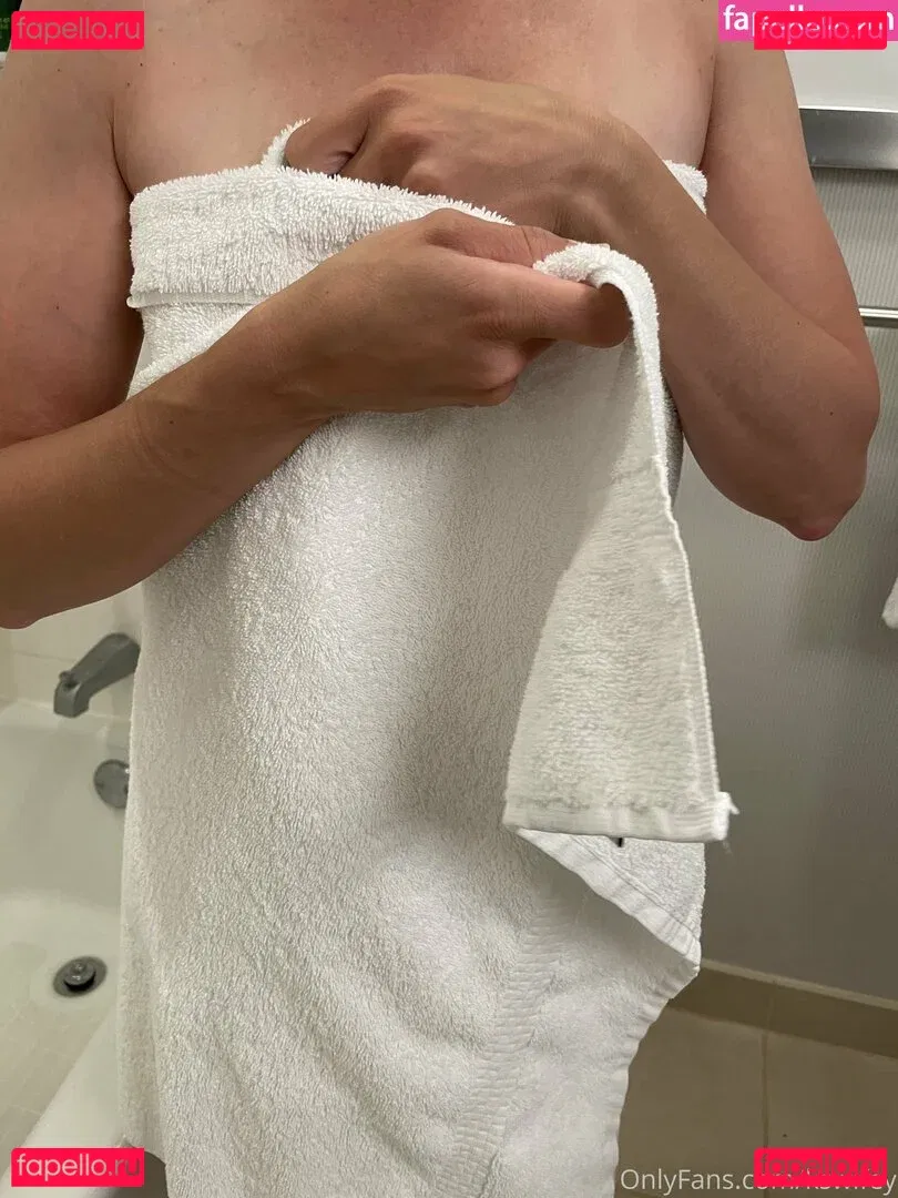 KSWifey Onlyfans Photo Gallery 