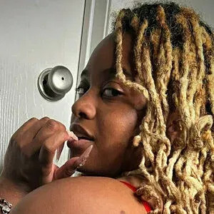 freegoldenlocstheebony Onlyfans Photo Gallery 