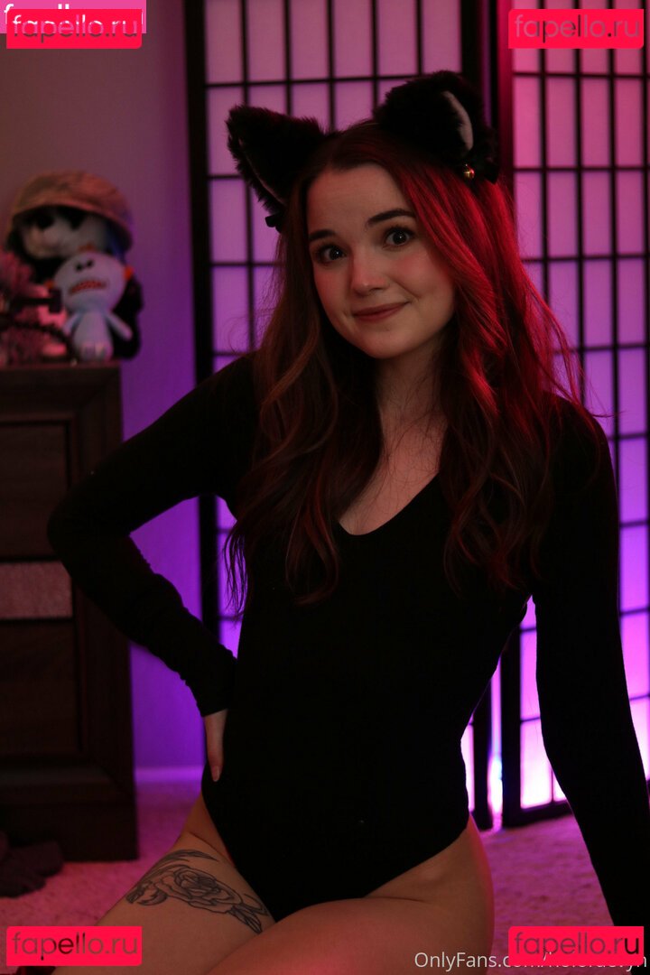 Bratty lindsay / holoraevyn Onlyfans Photo Gallery 