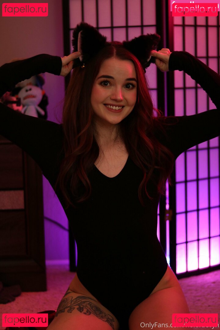 Bratty lindsay / holoraevyn Onlyfans Photo Gallery 