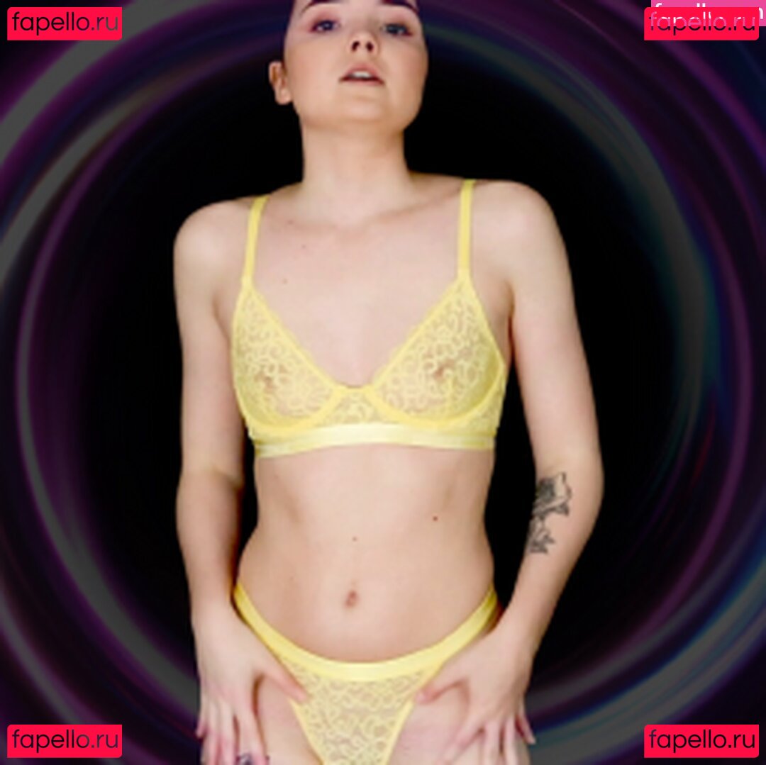 Bratty lindsay / holoraevyn Onlyfans Photo Gallery 
