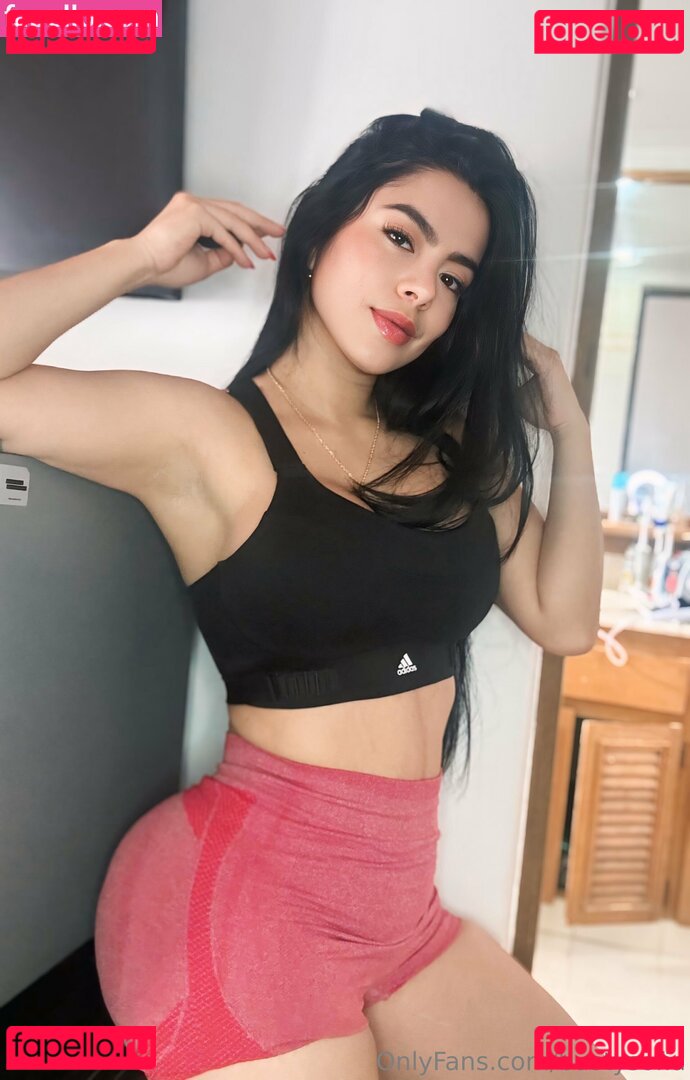 bustysofia Onlyfans Photo Gallery 