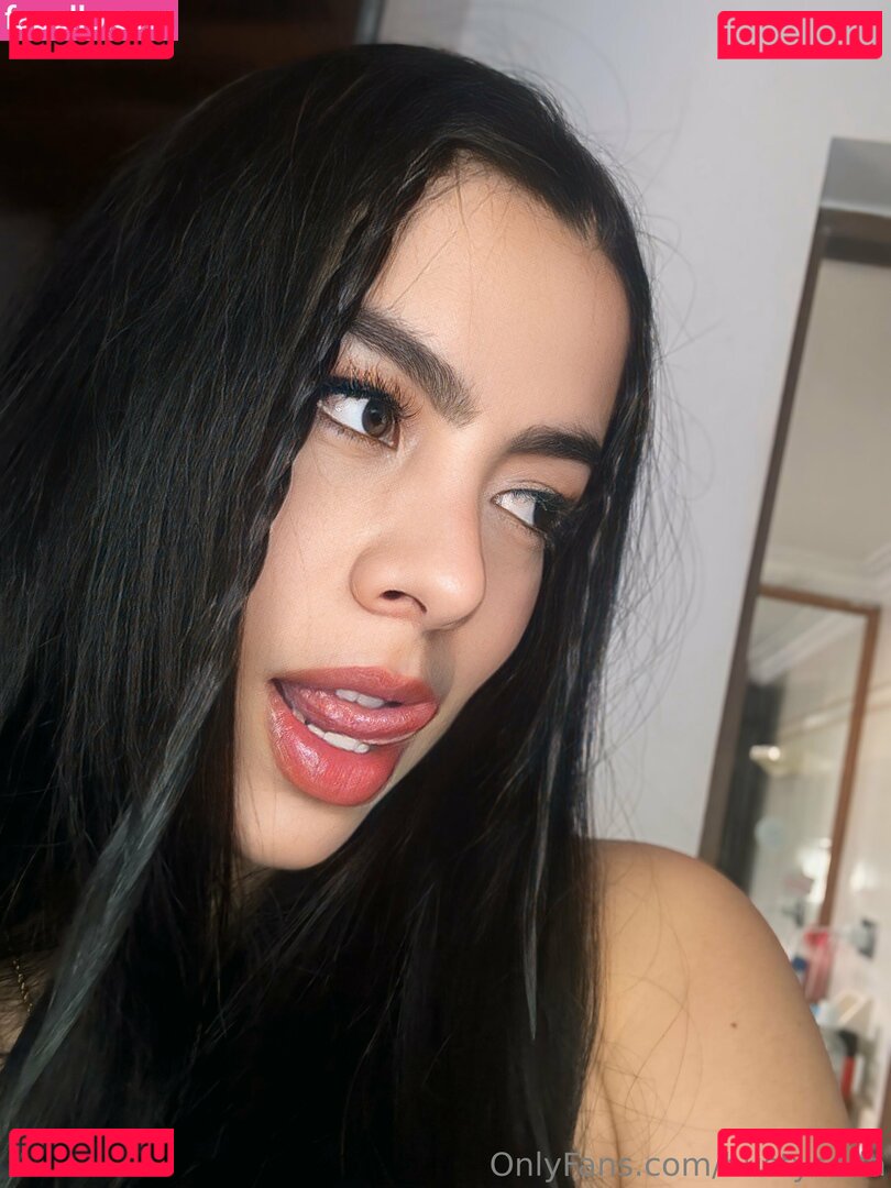 bustysofia Onlyfans Photo Gallery 