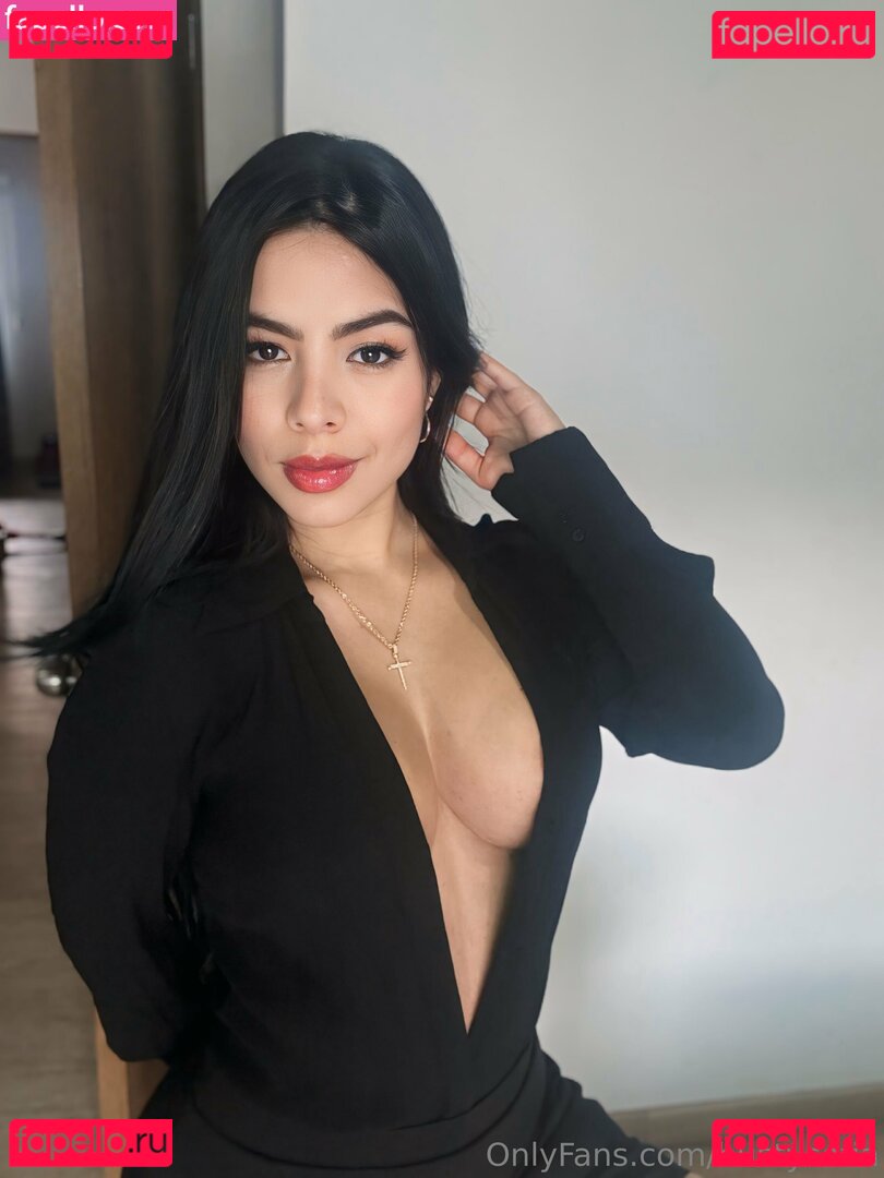 bustysofia Onlyfans Photo Gallery 