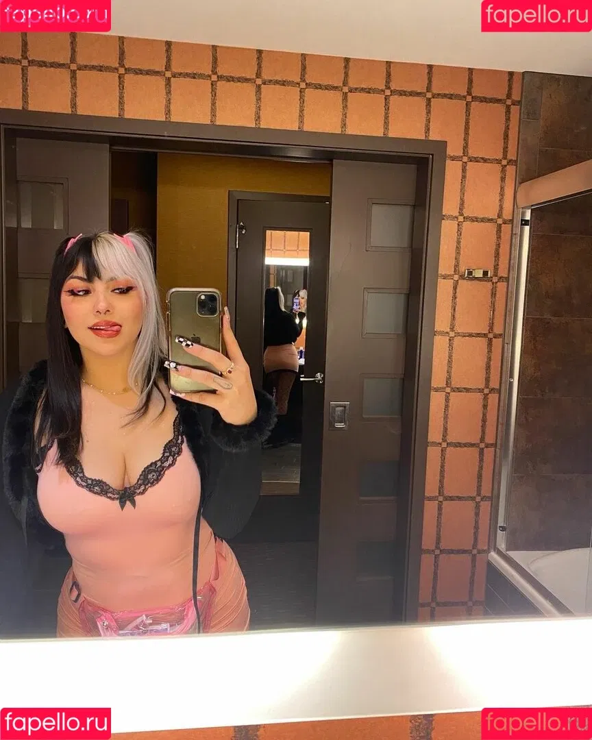 Kami-sama Onlyfans Photo Gallery 