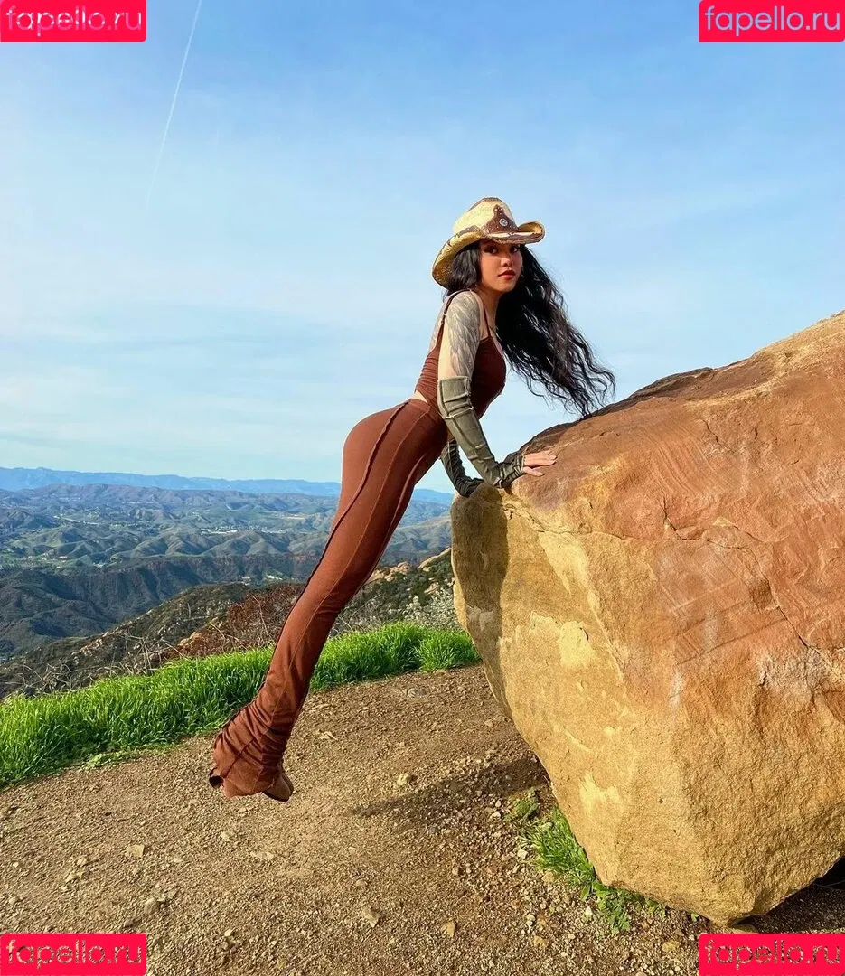 Bella Poarch Onlyfans Photo Gallery 