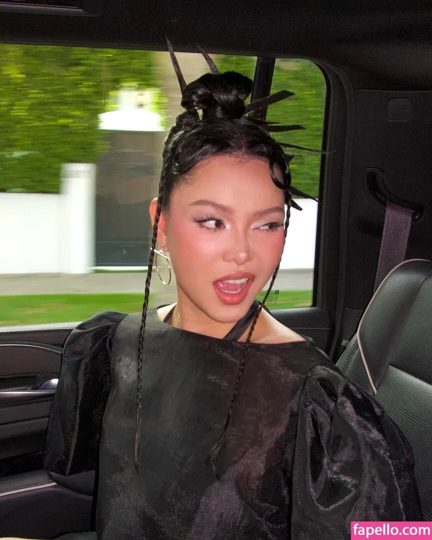 Bella Poarch Onlyfans Photo Gallery 