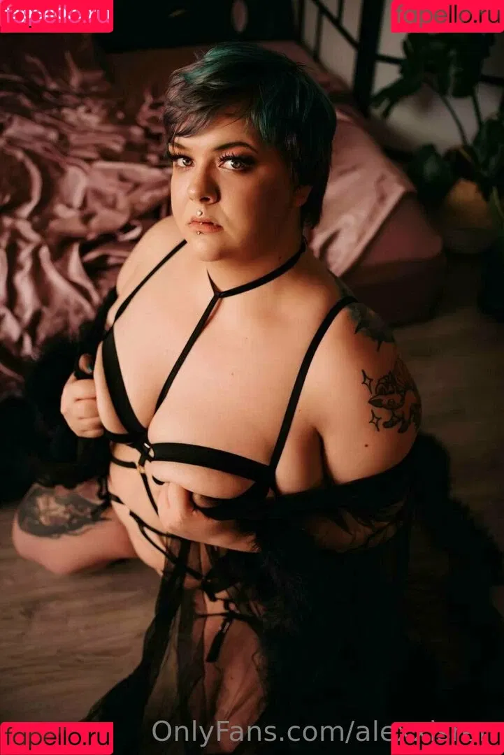 alexxisren Onlyfans Photo Gallery 