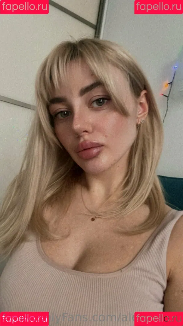 alexxisren Onlyfans Photo Gallery 