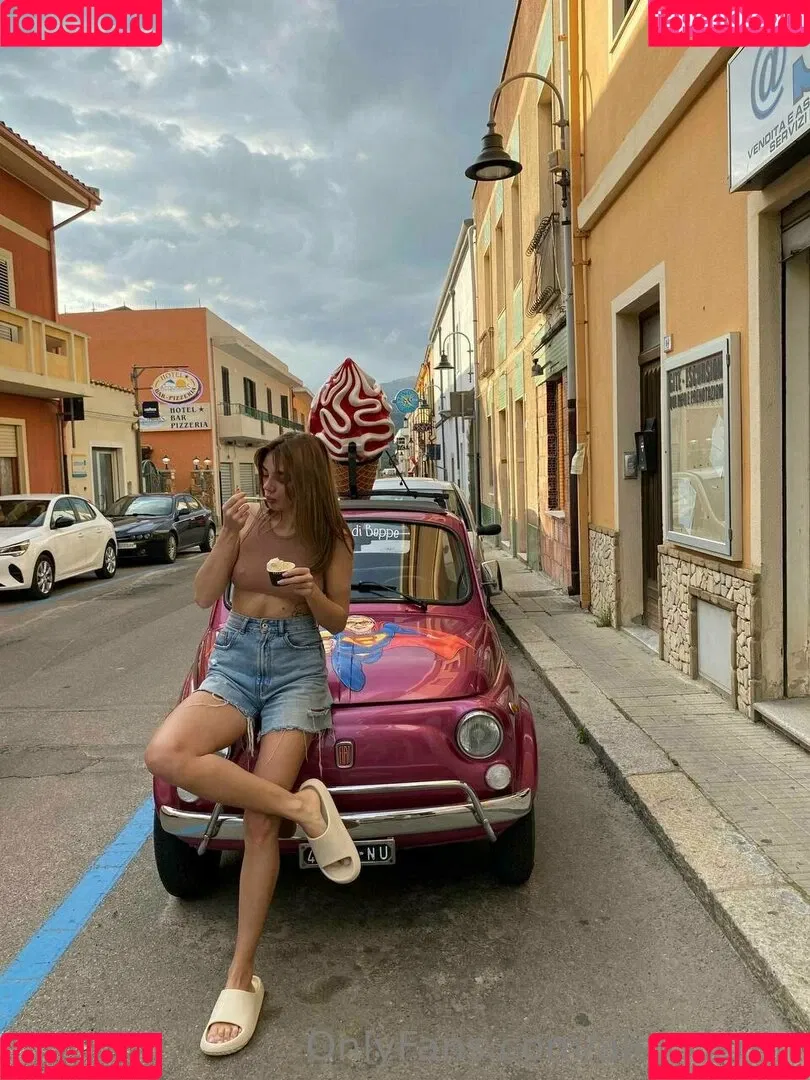 alexxisren Onlyfans Photo Gallery 