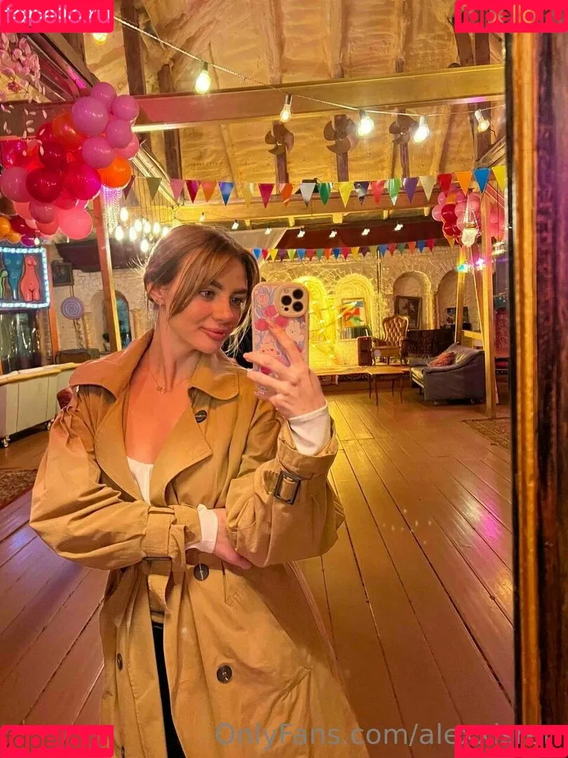 alexxisren Onlyfans Photo Gallery 
