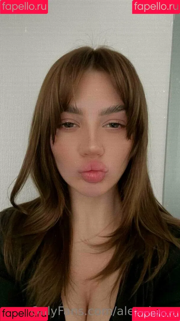 alexxisren Onlyfans Photo Gallery 