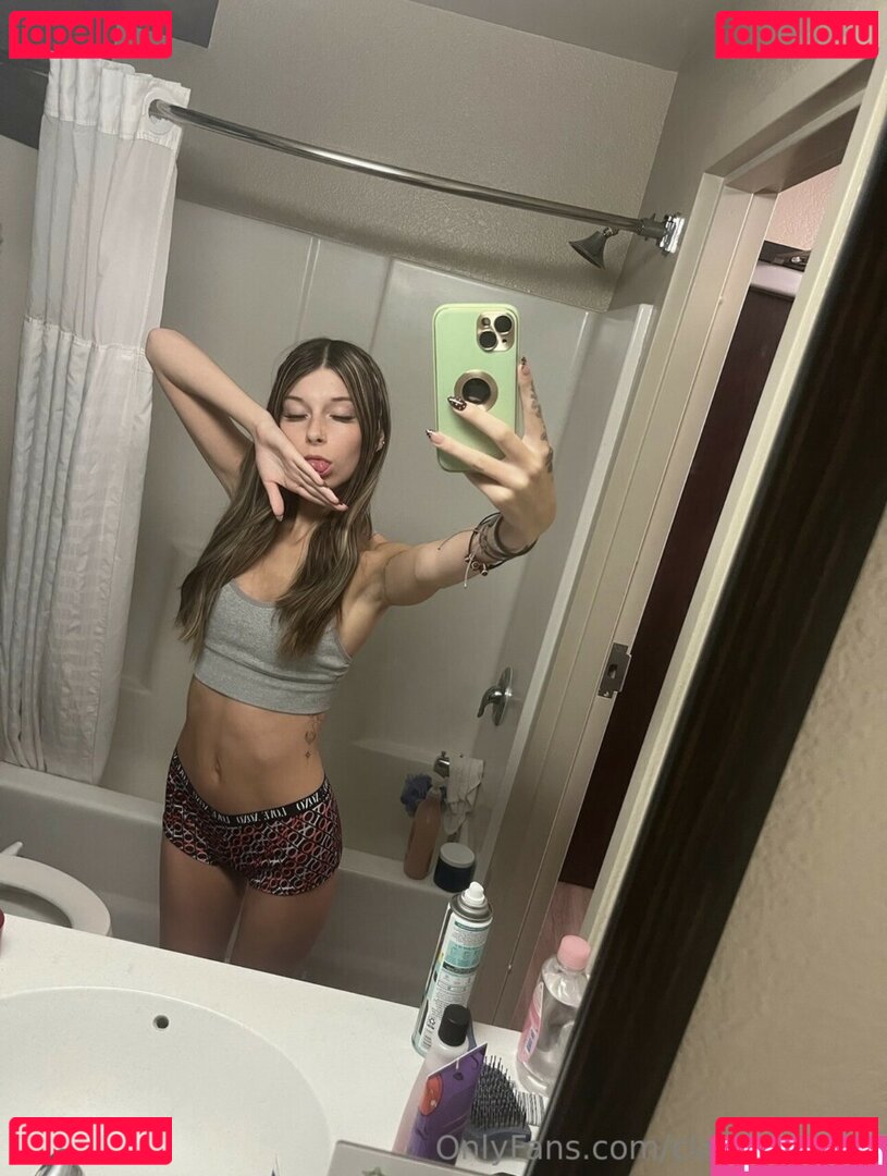 Clairewalkerr / clairewalkerr__ Onlyfans Photo Gallery 