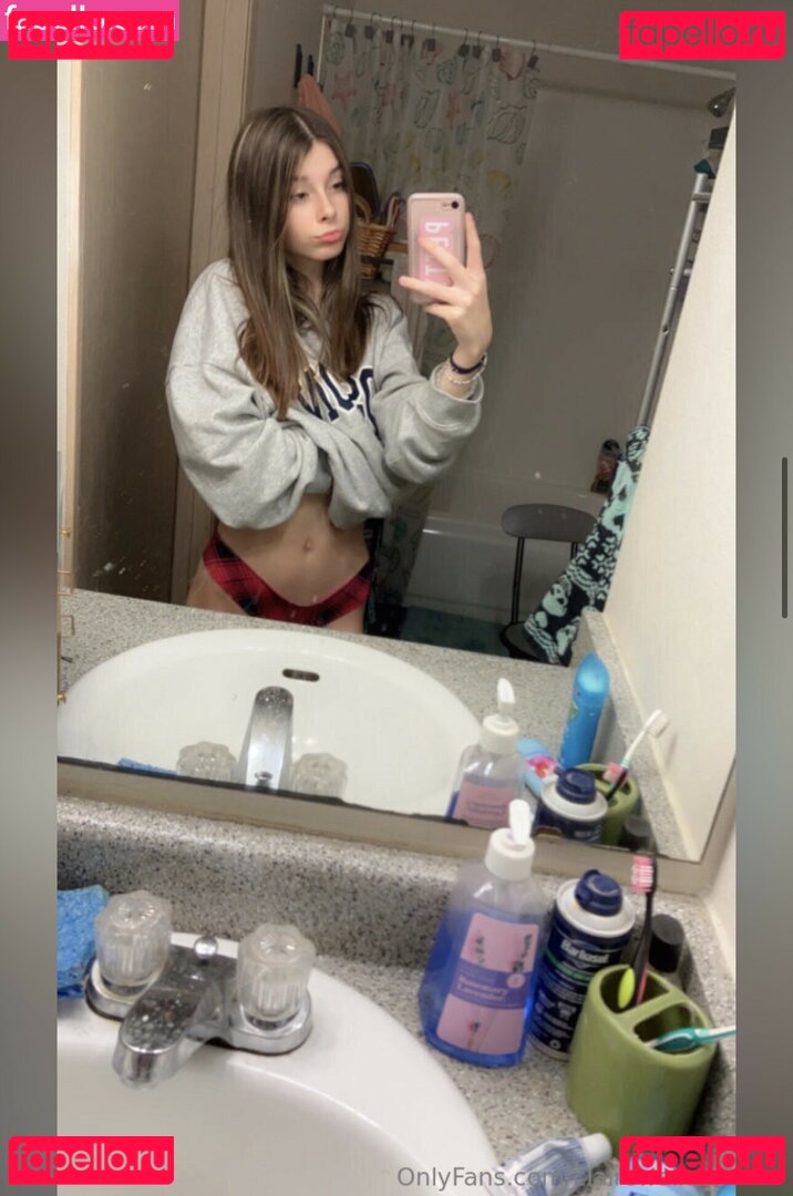 Clairewalkerr / clairewalkerr__ Onlyfans Photo Gallery 