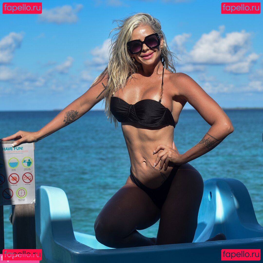 Luna Alves / lunaalves_oficial / lunnadeusa