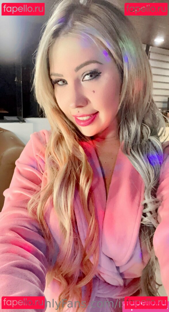 isapeca / isapecas Onlyfans Photo Gallery 