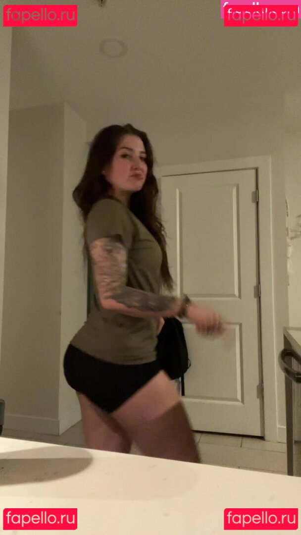 alyssaohsofamous / lyslemxo / theboxgirl Onlyfans Photo Gallery 