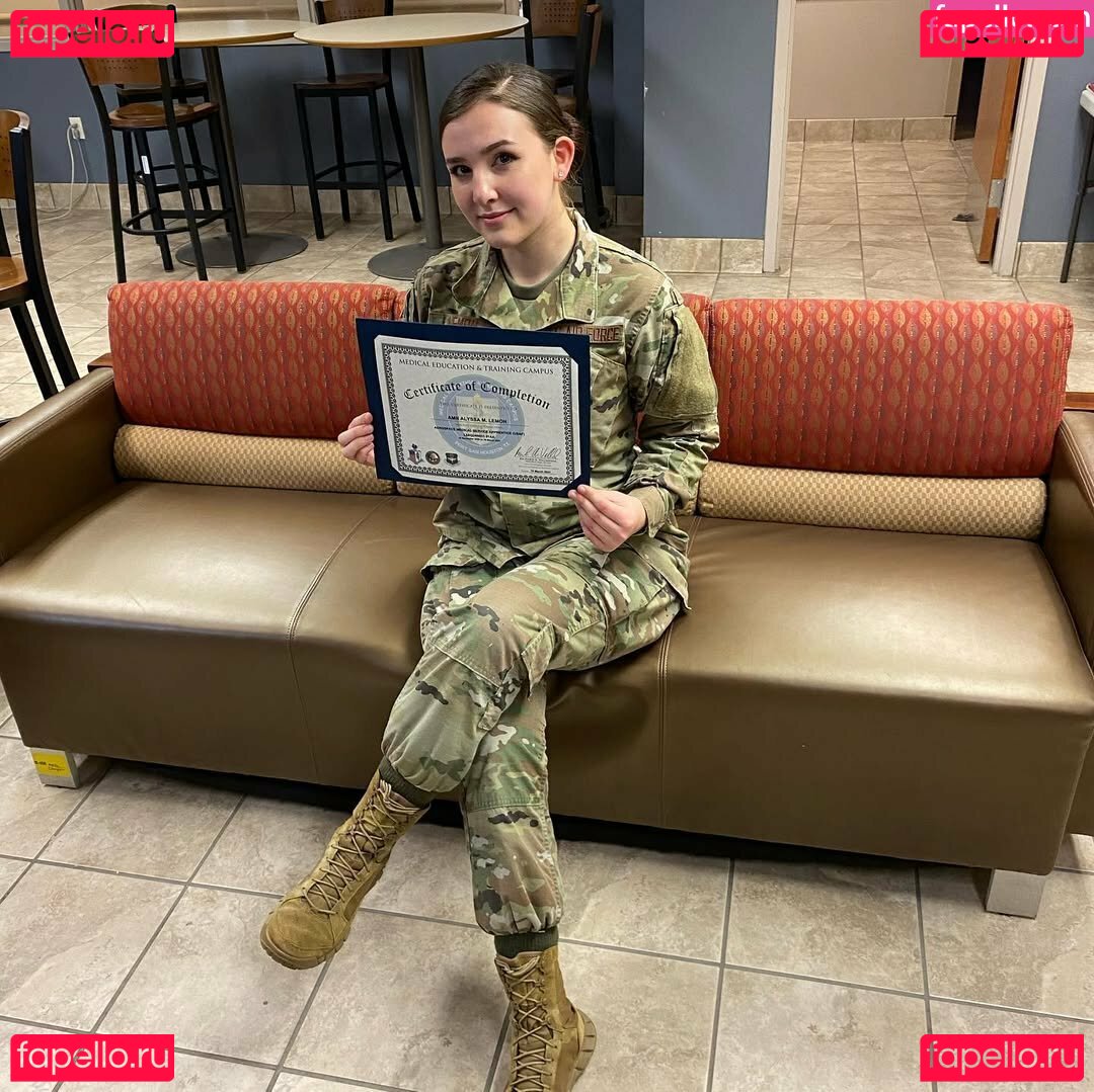 alyssaohsofamous / lyslemxo / theboxgirl Onlyfans Photo Gallery 