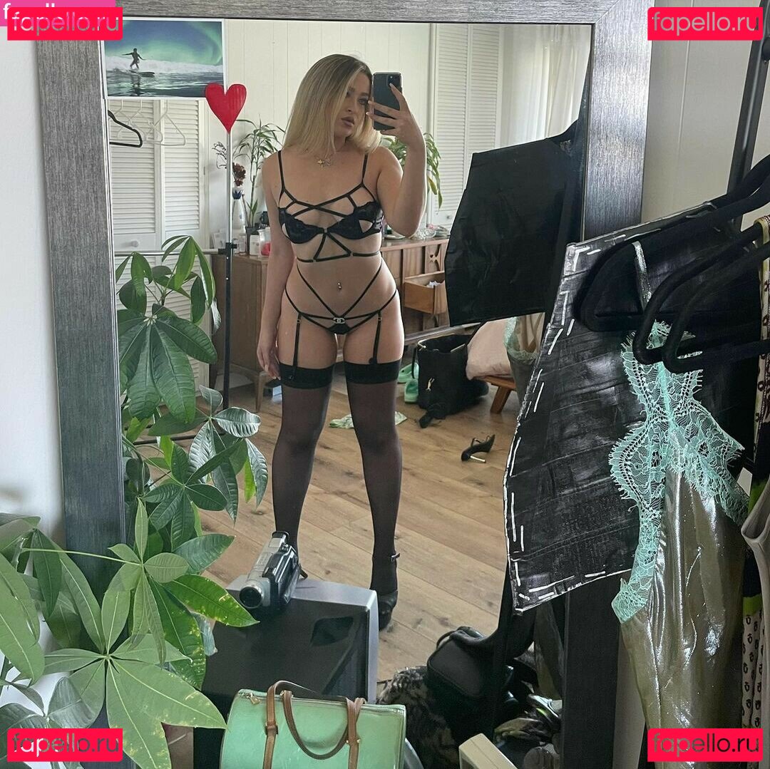 Scarlet Aviram / scarletaviram Onlyfans Photo Gallery 