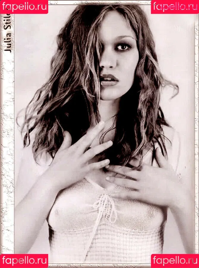Julia Stiles Onlyfans Photo Gallery 