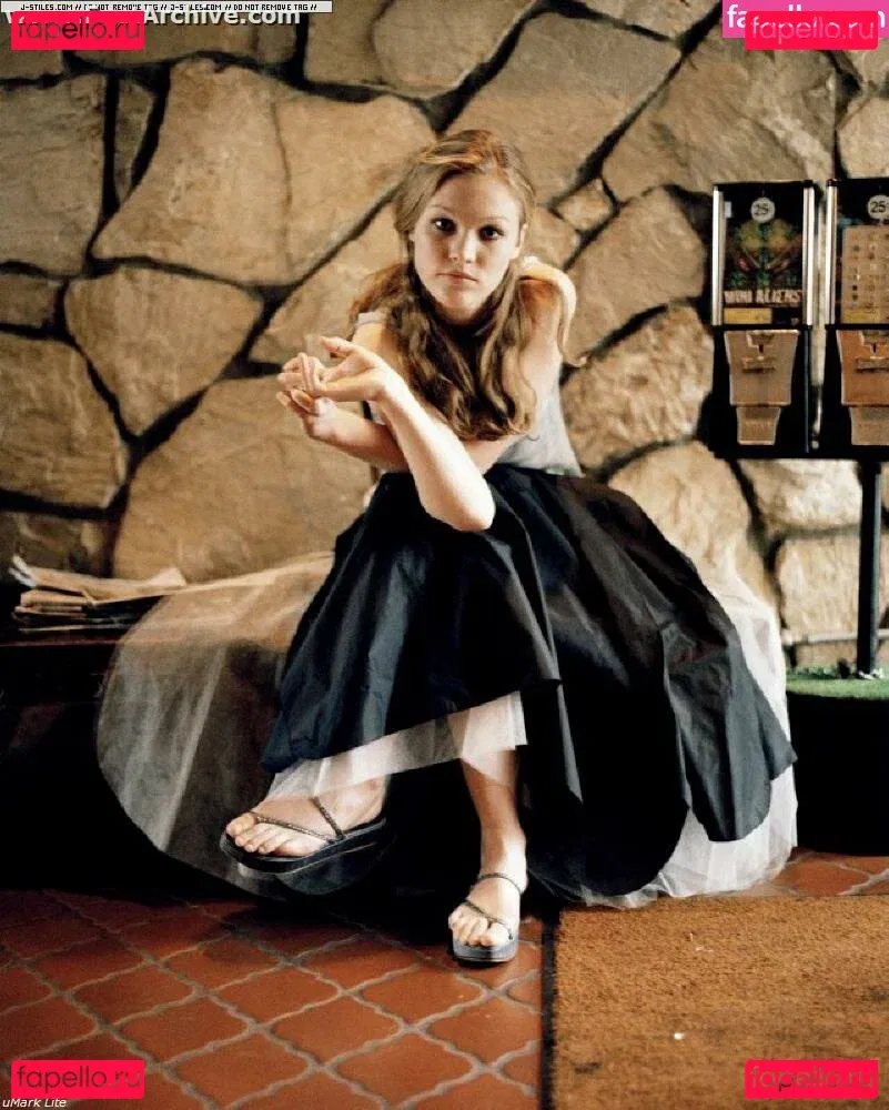 Julia Stiles Onlyfans Photo Gallery 