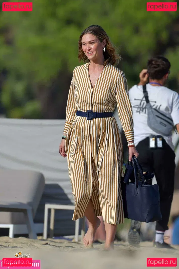 Julia Stiles Onlyfans Photo Gallery 