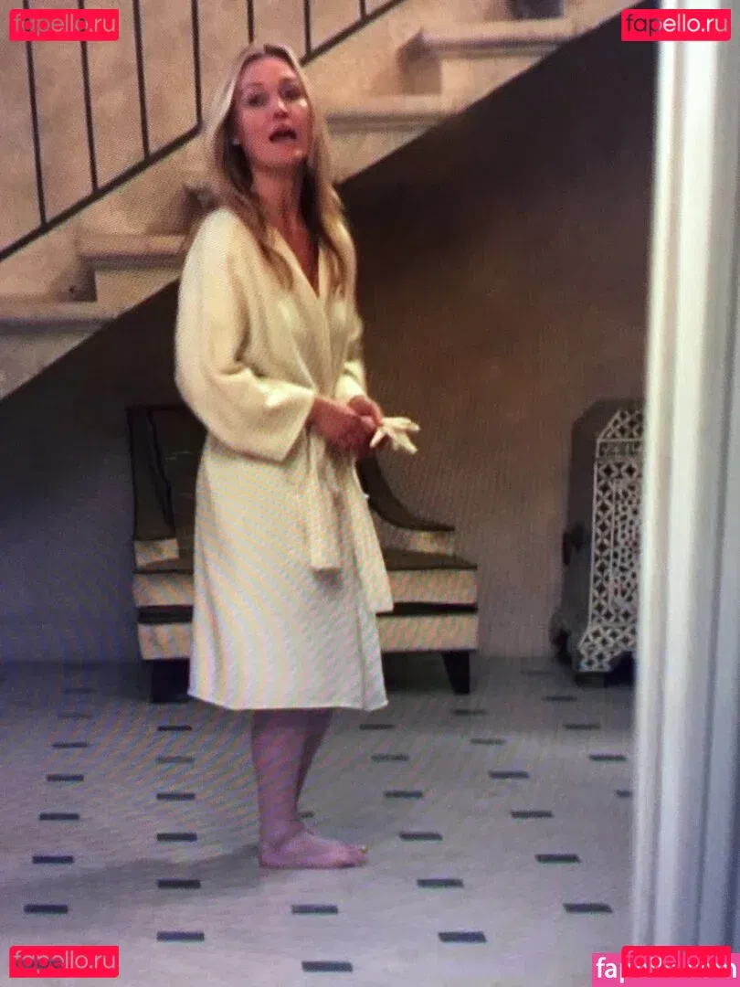 Julia Stiles Onlyfans Photo Gallery 