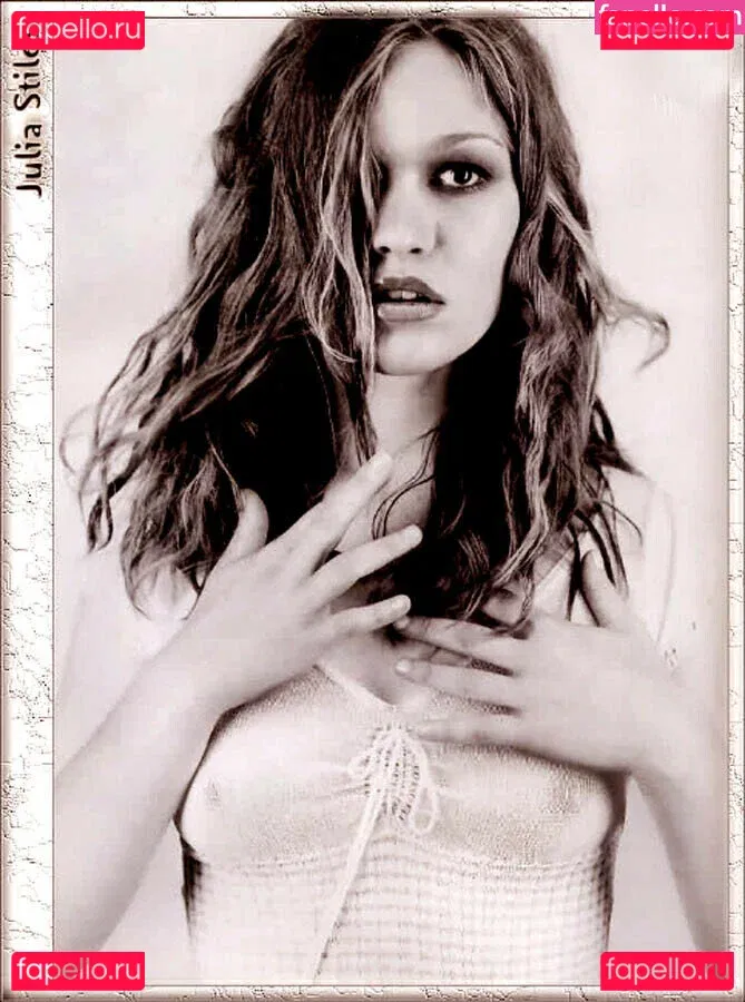 Julia Stiles Onlyfans Photo Gallery 