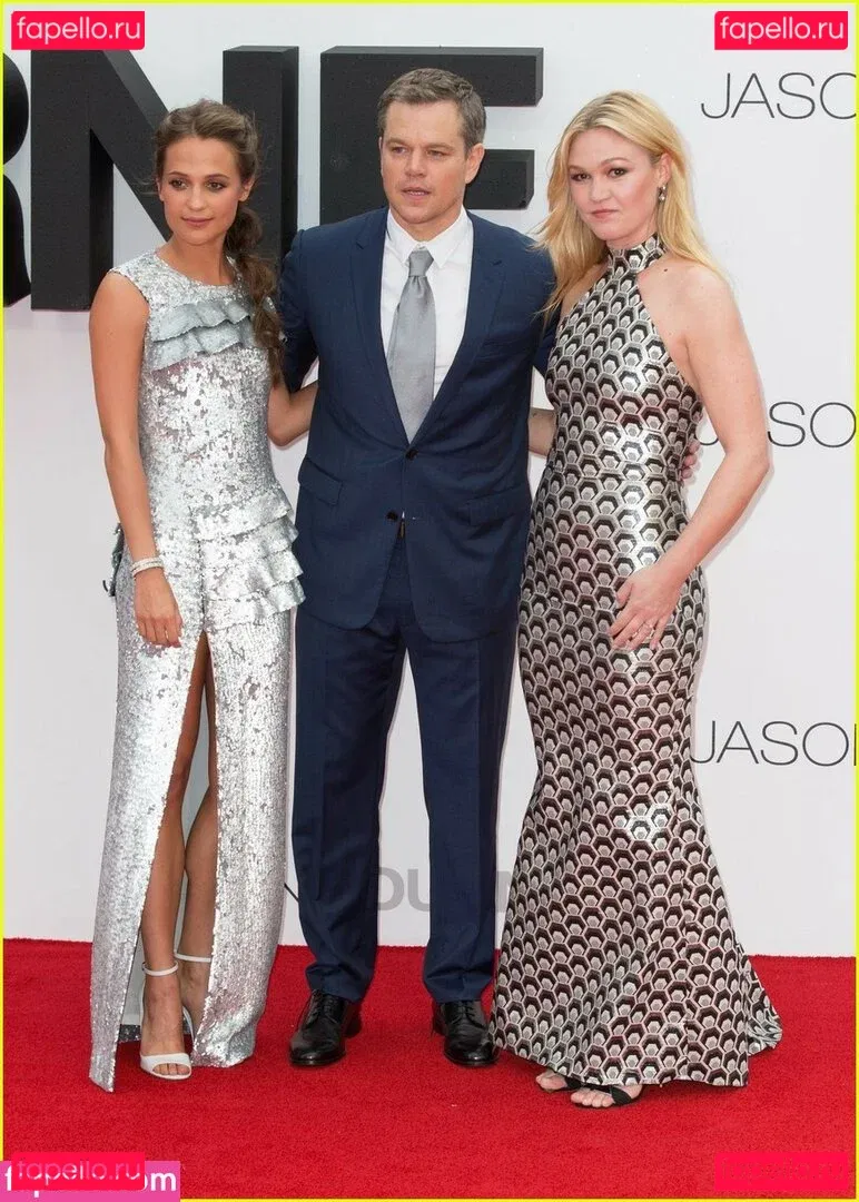 Julia Stiles Onlyfans Photo Gallery 