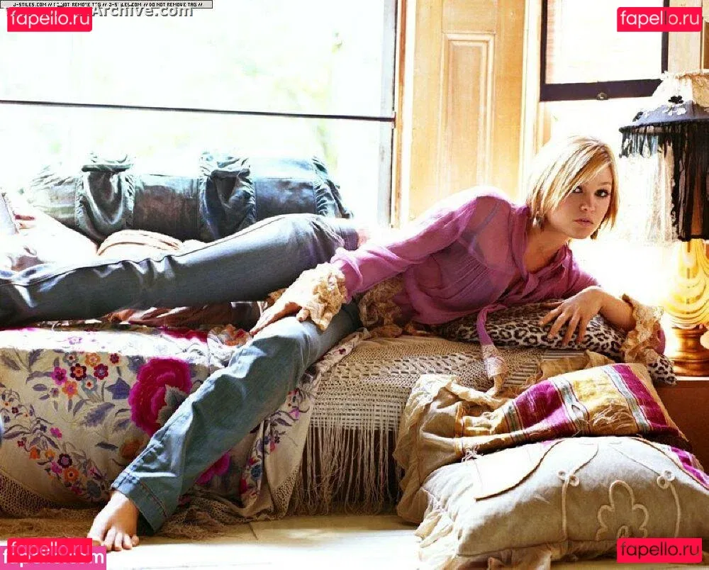 Julia Stiles Onlyfans Photo Gallery 