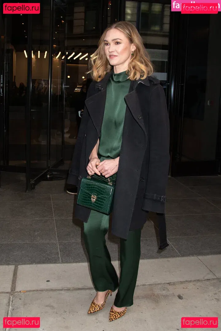 Julia Stiles Onlyfans Photo Gallery 