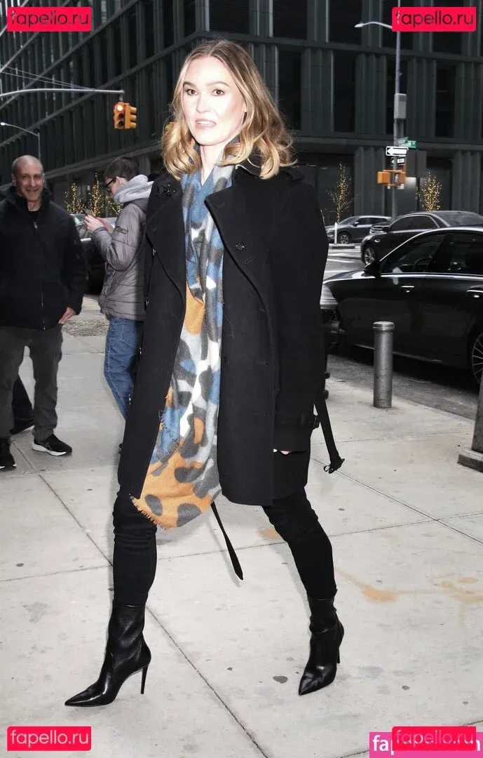 Julia Stiles Onlyfans Photo Gallery 