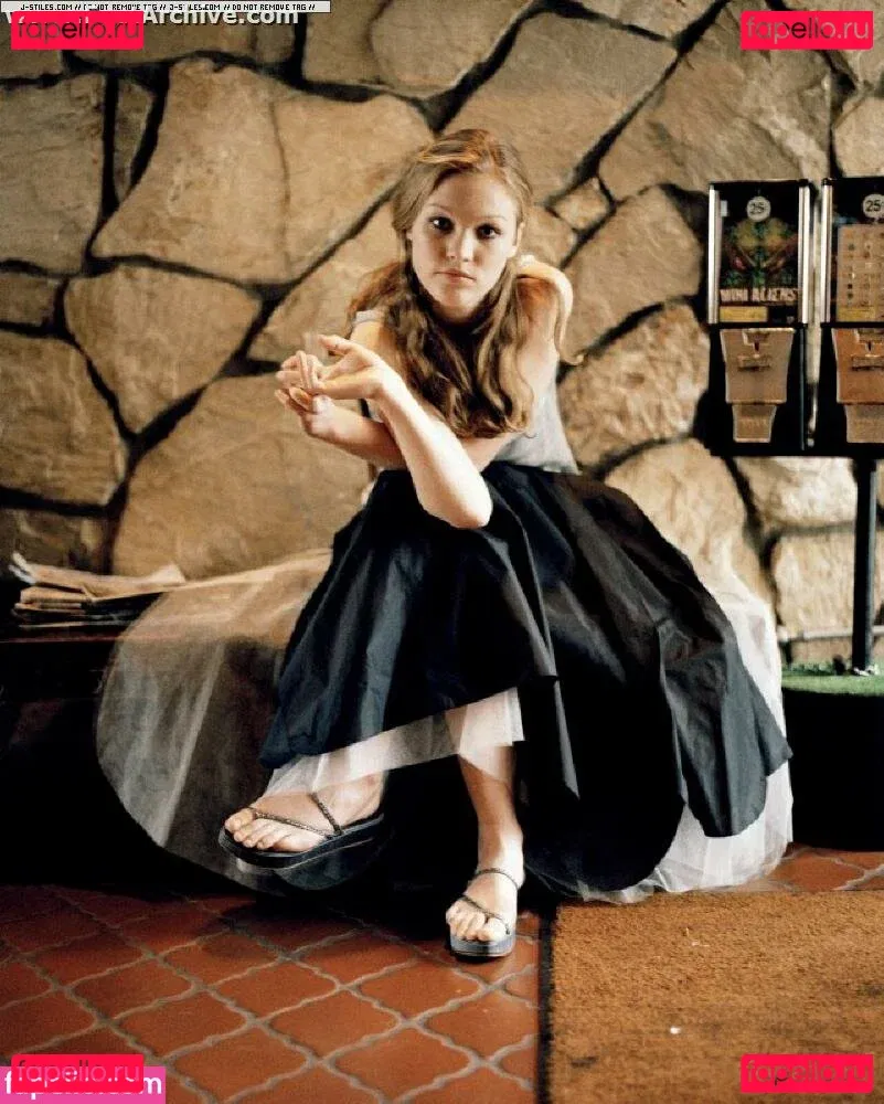 Julia Stiles Onlyfans Photo Gallery 