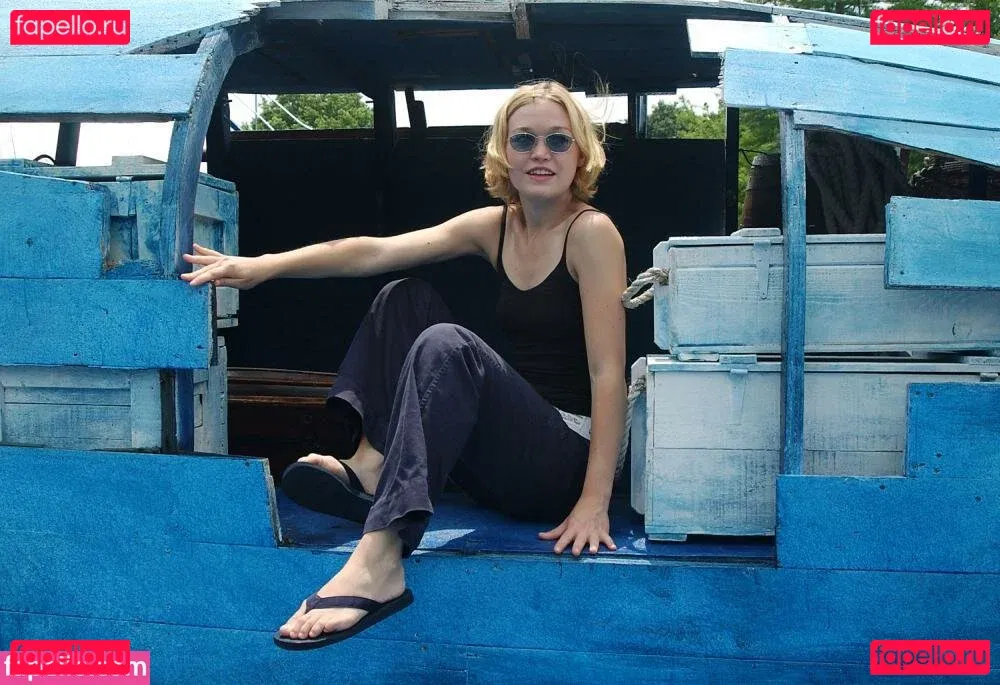 Julia Stiles Onlyfans Photo Gallery 