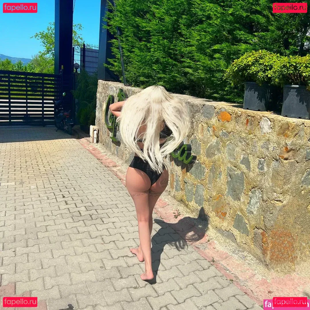 Merve Sanay Onlyfans Photo Gallery 