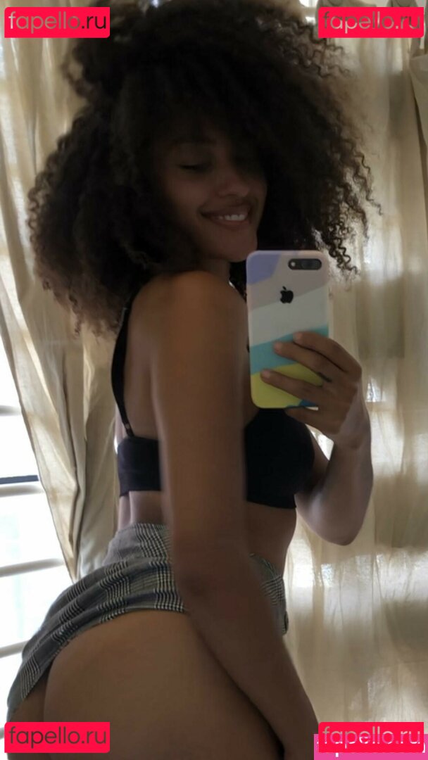 Naomi / Naomitrotz / iitsmenaomiii / itsmenaomi Onlyfans Photo Gallery 