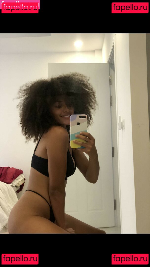 Naomi / Naomitrotz / iitsmenaomiii / itsmenaomi Onlyfans Photo Gallery 